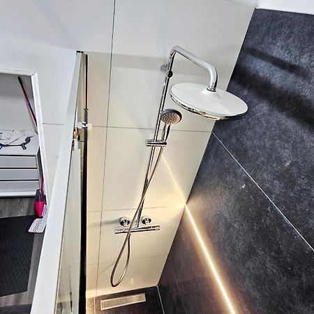 Spoil Yourself With Style, Comfort And Luxury - Tony'S Studios Luxury Pitesti Ngoại thất bức ảnh