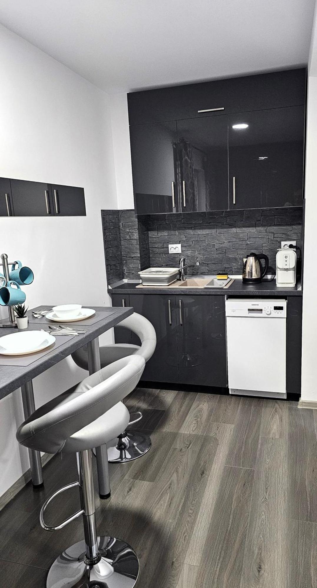 Spoil Yourself With Style, Comfort And Luxury - Tony'S Studios Luxury Pitesti Ngoại thất bức ảnh